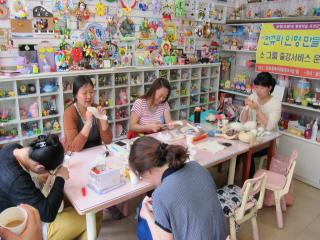 진행중 소그룹출강서비스-컨츄리인형만들기  이미지