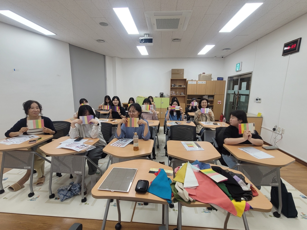 2025년 화목한 원-데이 클래스 [퍼스널컬러 활용 이미지메이킹 1, 2차] 사진 2 - 자세한 내용은 하단 대체텍스트 내용 참조