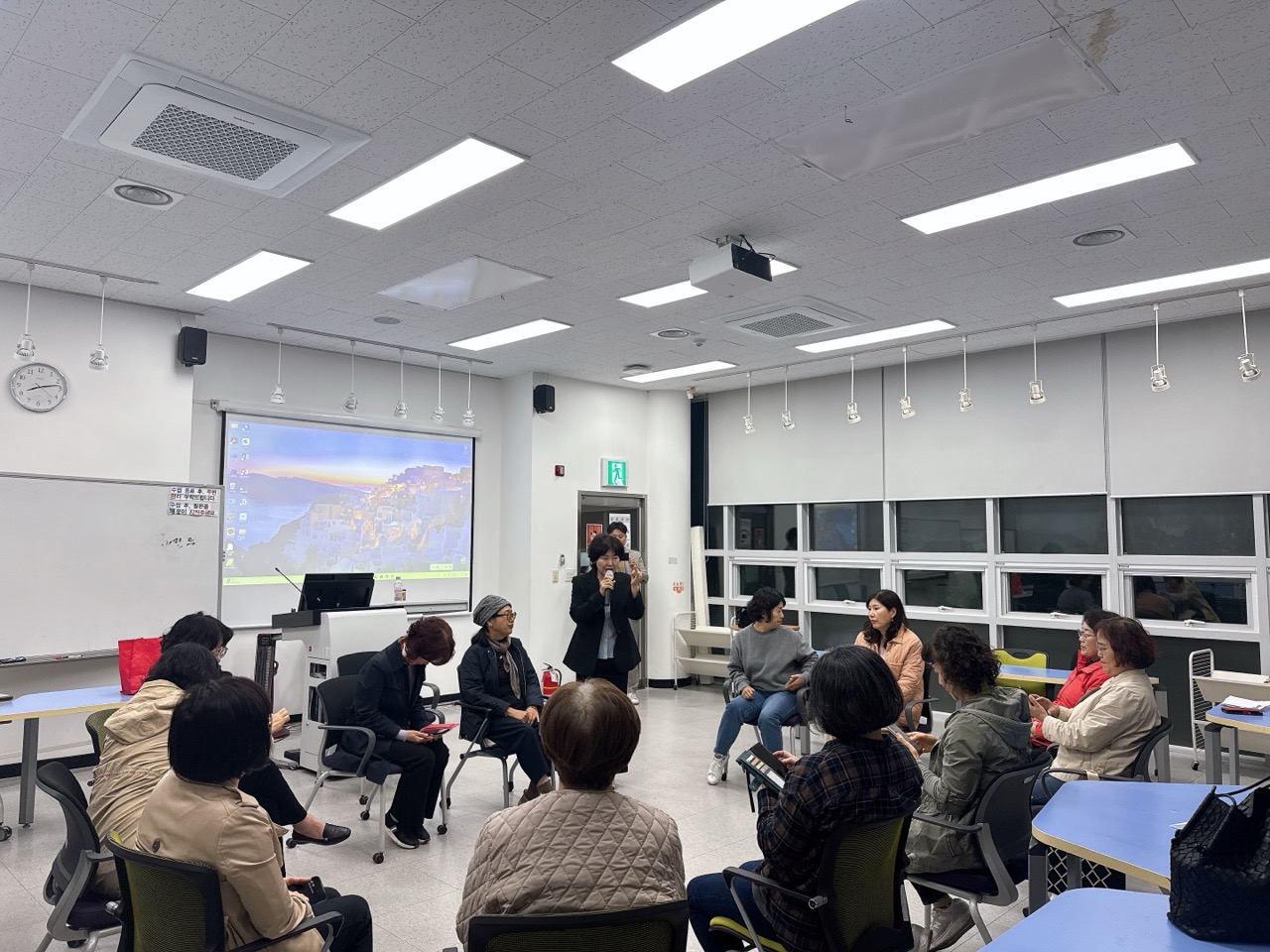 2025년 상반기 신중년 청춘대학 [실버케어도우미 양성과정] 사진 1 - 자세한 내용은 하단 대체텍스트 내용 참조