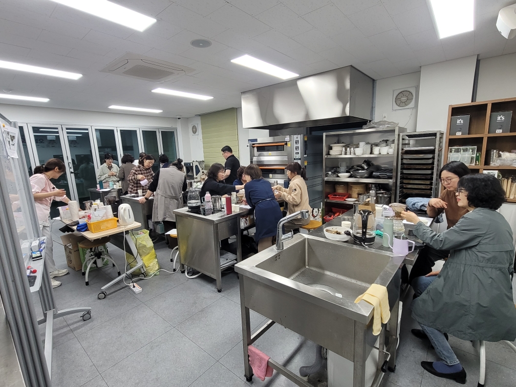 2025년 상반기 신중년 청춘대학 [나만의 행복레시피] 사진 1 - 자세한 내용은 하단 대체텍스트 내용 참조