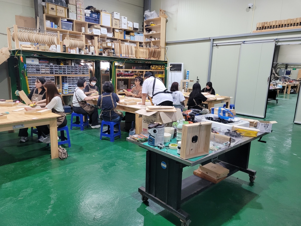 2025년 화목한 원-데이 클래스 [목공DIY 1, 2차] 사진 1 - 자세한 내용은 하단 대체텍스트 내용 참조