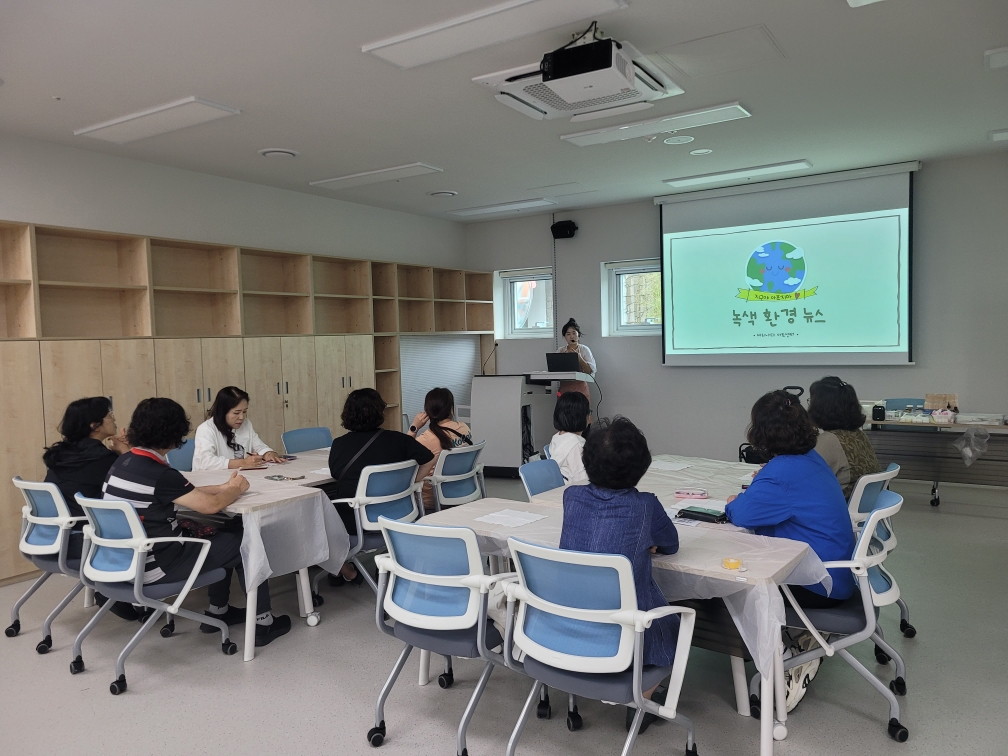 2025년 하반기 신중년 청춘대학 [업사이클링 공예] 사진 4 - 자세한 내용은 하단 대체텍스트 내용 참조