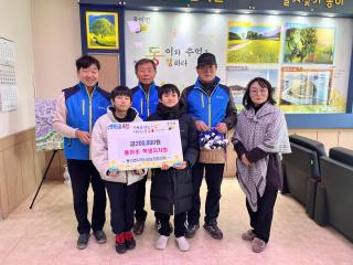 동이초 학생들 주민과 함께 키운 목화꽃 판매수익금 20만원 나눔으로 결실 맺어 이미지