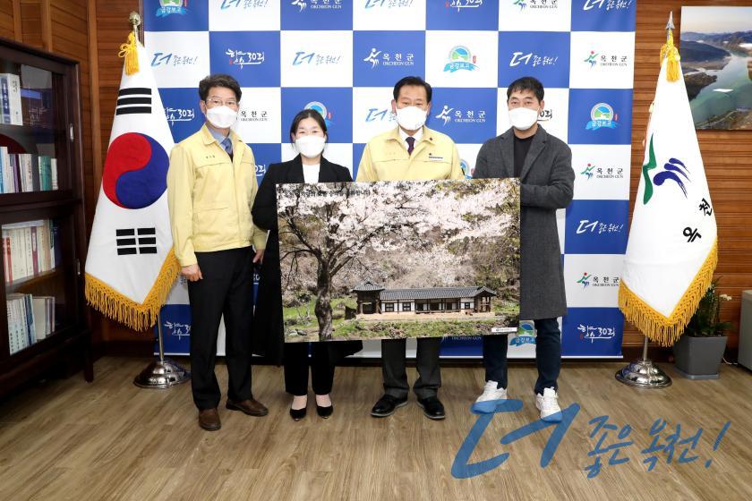 이지당 보물지정 기념 사진액자 기증 1 번째 사진